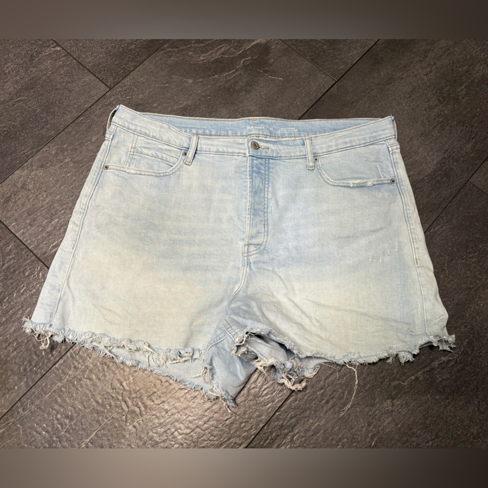 Women’s Old Navy “Higher High-rise” SKI-HI A-LINE light denim shorts, 18